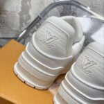 LV Trainer Sneaker (حذاء “لوي ترينر سنيكرز) - Image 3