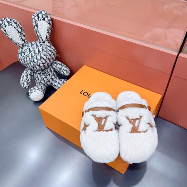 LV Flat Comfort Mule ( حذاء لوي مسطح مريح ميوول )