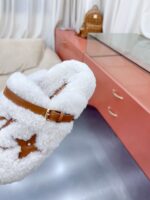 LV Flat Comfort Mule ( حذاء لوي مسطح مريح ميوول ) - Image 5