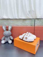 LV Flat Comfort Mule ( حذاء لوي مسطح مريح ميوول ) - Image 2
