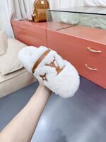 LV Flat Comfort Mule ( حذاء لوي مسطح مريح ميوول ) - Image 3