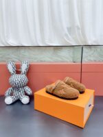 LV Flat Comfort Mule ( حذاء “لوي مسطح مريح ميوول ) - Image 2