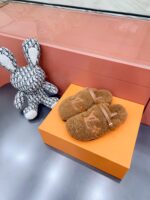 LV Flat Comfort Mule ( حذاء “لوي مسطح مريح ميوول ) - Image 6