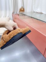 LV Flat Comfort Mule ( حذاء “لوي مسطح مريح ميوول ) - Image 7