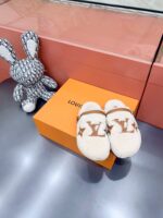LV Flat Comfort Mule ( حذاء “لوي مسطح مريح ميوول )