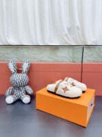 LV Flat Comfort Mule ( حذاء “لوي مسطح مريح ميوول ) - Image 4