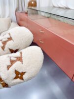 LV Flat Comfort Mule ( حذاء “لوي مسطح مريح ميوول ) - Image 7