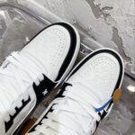 LV Trainer Sneaker (حذاء “لوي ترينر سنيكرز) - Image 4