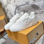 LV Trainer Sneaker (حذاء “لوي ترينر سنيكرز) - Image 4