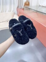 LV Flat Comfort Mule ( حذاء “لوي مسطح مريح ميوول ) - Image 9