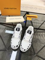 LV Trainer Sneaker  (حذاء “لوي ترينر سنيكرز) - Image 2