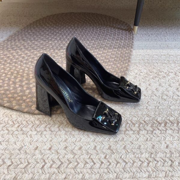 LV Shake Pump ( حذاء الوي شيك بامب)