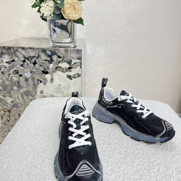 D Vibe Sneaker (دي حذاء فايب سنيكرز)
