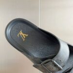 LV Flat Comfort Mule ( حذاء “لوي مسطح مريح ميوول ) - Image 2