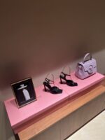 Embellished Sandals ( حذاء مرصّع صندل )