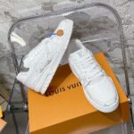 LV Trainer Sneaker (حذاء “لوي ترينر سنيكرز) - Image 3