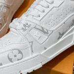 LV Trainer Sneaker (حذاء “لوي ترينر سنيكرز) - Image 4