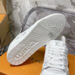 LV Trainer Sneaker (حذاء “لوي ترينر سنيكرز) - Image 5