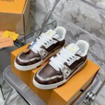 LV Trainer Sneaker (حذاء “لوي ترينر سنيكرز)