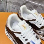 LV Trainer Sneaker (حذاء “لوي ترينر سنيكرز) - Image 4
