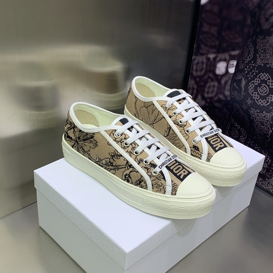 Christian D Sneaker ( حذاء دي كريستيان سنيكرز)