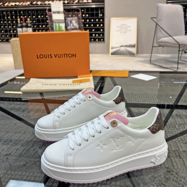 LV Time Out Sneaker ( حذاء لوي سنيكرز تايم آوت)