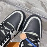 LV Trainer Sneaker (حذاء “لوي ترينر سنيكرز) - Image 3