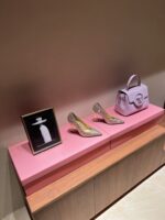 Embellished Pumps (حذاء بامب مرصّع)