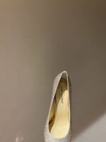 Embellished Pumps (حذاء بامب مرصّع) - Image 8