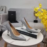 Rhinestone High Heels (أحذية بكعب عالٍ مرصّعة بحجر الراين)