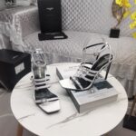 Rhinestone buckle sandals (بإبزيم مرصّع بحجر الراين صنادل) - Image 3