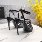 Rhinestone buckle sandals (بإبزيم مرصّع بحجر الراين صنادل) - Image 3