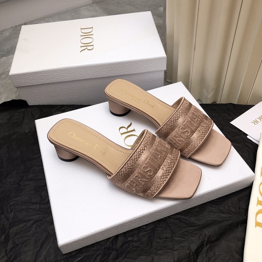 D Dway Heeled Slide (دي دواي بكعب صندل)