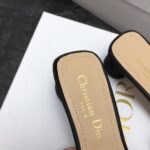 D Dway Heeled Slide (دي دواي بكعب صندل) - Image 2