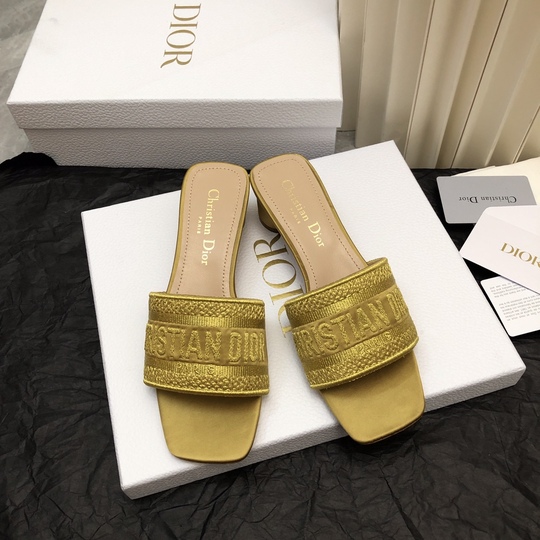 D Dway Heeled Slide (دي دواي بكعب صندل)