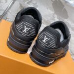 LV Trainer Sneaker (حذاء “لوي ترينر سنيكرز) - Image 3