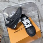 LV Trainer Sneaker (حذاء “لوي ترينر سنيكرز) - Image 2