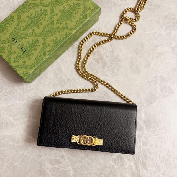 Interlocking  Bow Chain Wallet (محفظة بسلسلة بقوس متداخل)