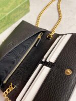 Interlocking  Bow Chain Wallet (محفظة بسلسلة بقوس متداخل) - Image 8
