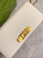 Interlocking  Bow Chain Wallet (محفظة بسلسلة بقوس متداخل) - Image 3