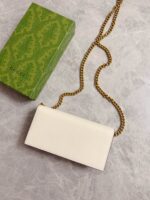 Interlocking  Bow Chain Wallet (محفظة بسلسلة بقوس متداخل) - Image 4