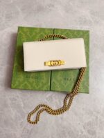 Interlocking  Bow Chain Wallet (محفظة بسلسلة بقوس متداخل) - Image 8