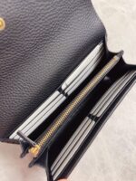 Interlocking Bow Wallet (محفظة بقوس متداخل من جلد الثعبان) - Image 5