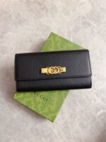 Interlocking Bow Wallet (محفظة بقوس متداخل من جلد الثعبان)