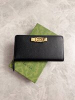 Interlocking Bow Wallet (محفظة بقوس متداخل من جلد الثعبان)