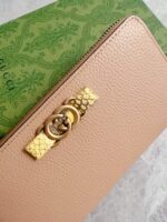 Interlocking Bow Wallet (محفظة بقوس متداخل من جلد الثعبان) - Image 7