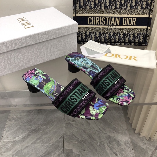 D Dway Heeled Slide (دي دواي بكعب صندل)