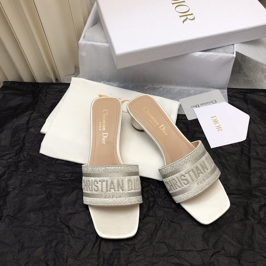 D Dway Heeled Slide (دي دواي بكعب صندل)