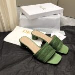 D Dway Heeled Slide (دي دواي بكعب صندل)