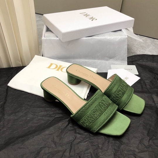 D Dway Heeled Slide (دي دواي بكعب صندل)